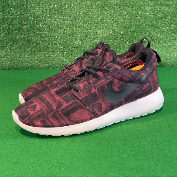 Nike Roshe One Print Night Maroon Black 844958-601 Women’s Size 8 - Picture 3 of 6